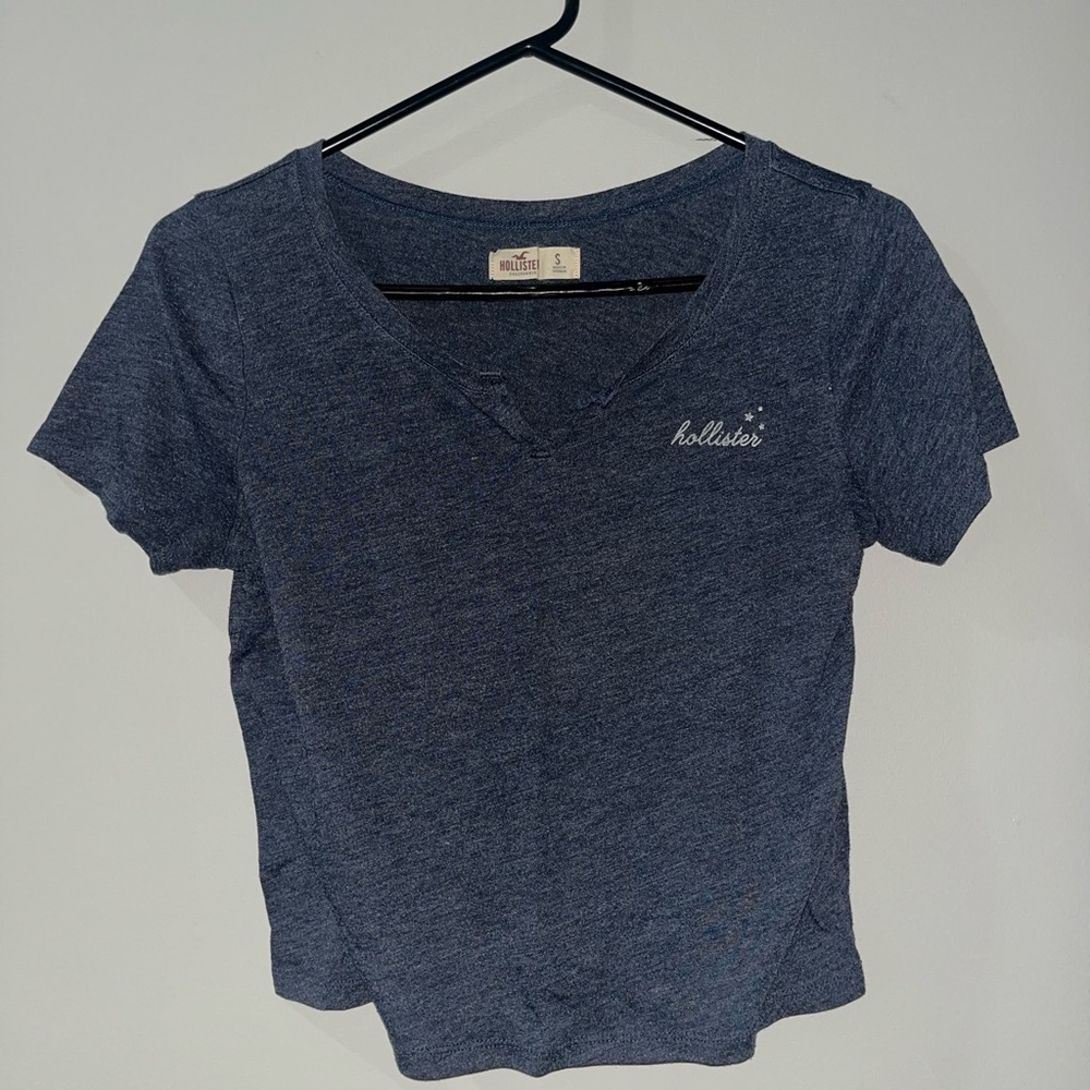 Hollister Women's Heathered Navy V-Neck Tee